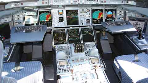 Airbus_A380_cockpit-resized