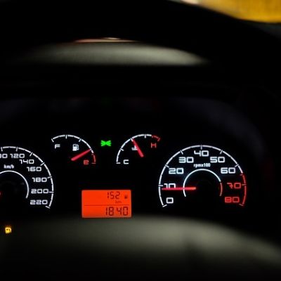 car-dashboard-2667434_640